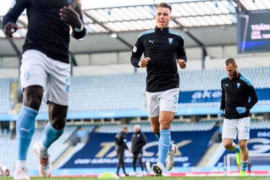 Malmö FFs Jonas Knudsen värmer upp