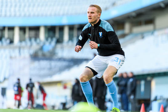 Malmö FFs Franz Brorsson värmer upp
