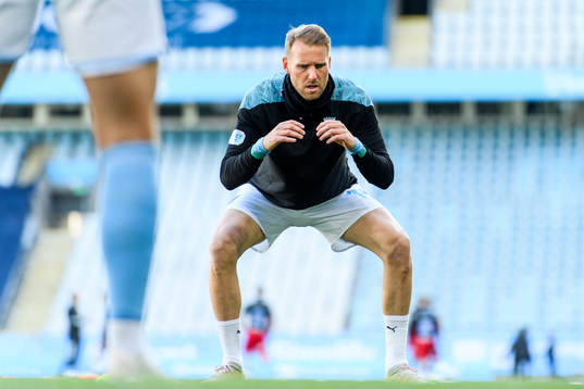 Malmö FFs Ola Toivonen värmer upp