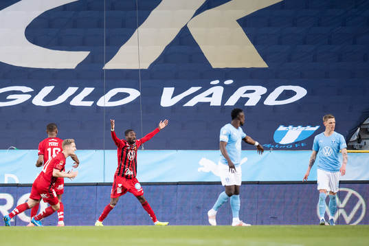 Östersunds Blair Turgott reagerar