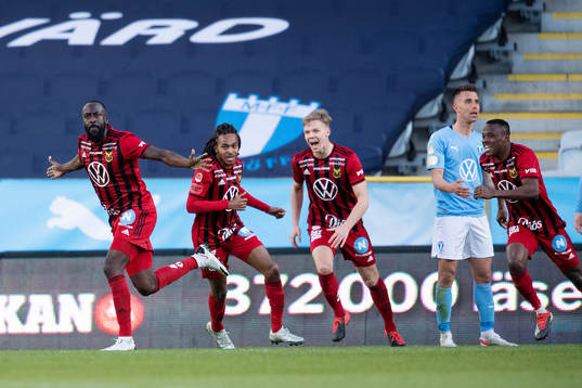 Östersunds Ronald Mukiibi jublar