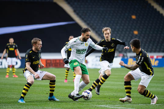 s Sebastian Larsson och Saku Ylätupa mot Hammarbys Abdul