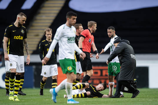 s Mikael Lustig har ont