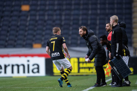 s Sebastian Larsson och tränare Bartosz Grzelak