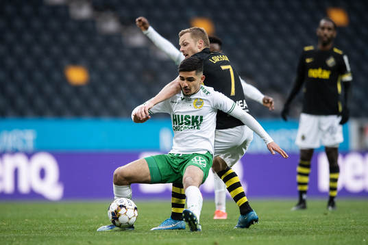 s Sebastian Larsson och Hammarbys Aimar Sher
