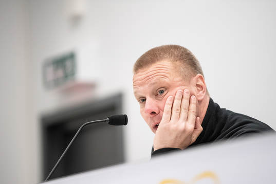 Hammarbys tränare Stefan Billborn deltar i en
