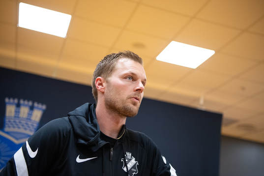 s Sebastian Larsson
