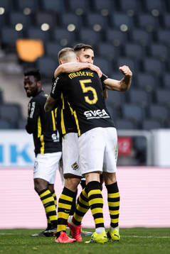 s Alexander Milosevic och Sotirios Papagiannopoulos jublar
