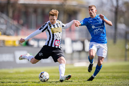 Landskronas Dennis Olofsson och Akropolis Lamine Nekrouf