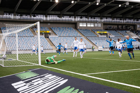 Halmstads Markus Antonsson gör 0-1 bakom IFK Norrköpings