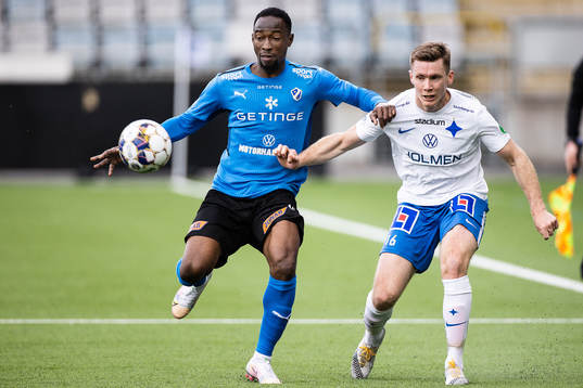 Halmstads Thomas Boakye och IFK Norrköpings Viktor Agardius