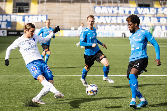 IFK Norrköpings Jonathan Levi och Halmstads Joseph Baffoe