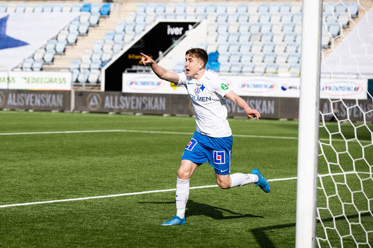 IFK Norrköpings Isak Bergmann Johannesson  jublar