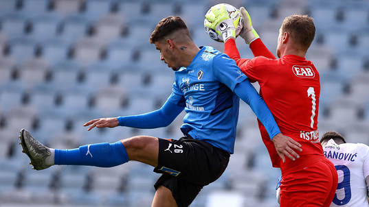 Halmstads Edvin Kurtulus och målvakt Malkolm Nilsson