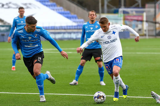 Halmstads Edvin Kurtulus och IFK Norrköpings Ari Skúlason