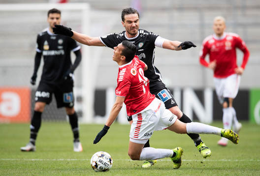 Kalmars Romario Pereira Sipiao och Örebros Nordin Gerzic