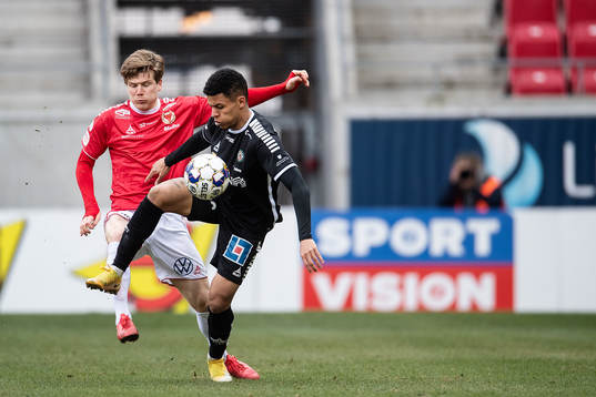 Örebros Romain Gall Kalmars Oliver Berg