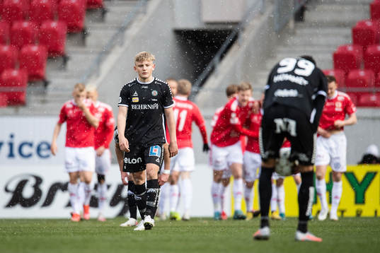Örebros Dennis Collander deppar