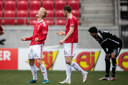 Kalmars Carl Gustafsson jublar