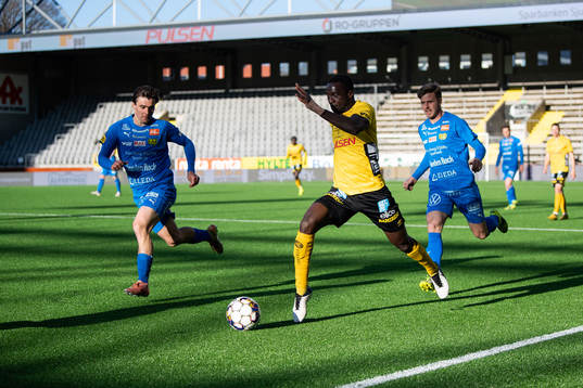 Elfsborgs Maudo Lamine Jarjué och Mjällbys Joel Nilsson