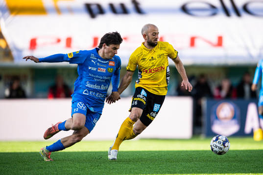 Mjällbys Jesper Gustavsson och Elfsborgs Robert Gojani