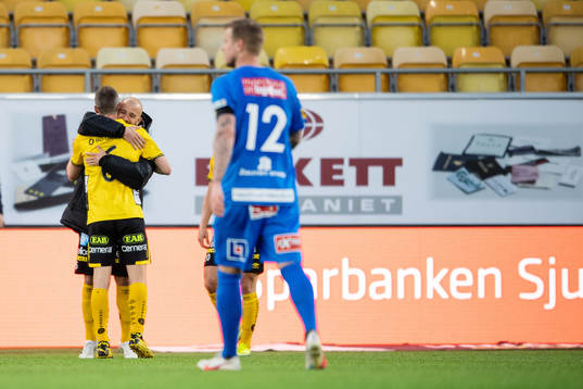Elfsborgs André Rømer och Robert Gojani jublar