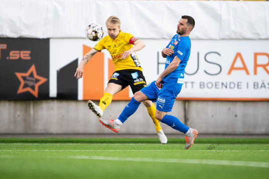 Elfsborgs Johan Larsson och Mjällbys Kadir Hodzic