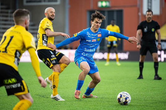 Elfsborgs Robert Gojani och Mjällbys Jesper Gustavsson