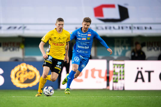 Elfsborgs André Rømer och Mjällbys Joel Nilsson