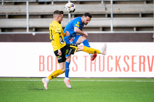 Elfsborgs Rasmus Alm och Mjällbys Kadir Hodzic