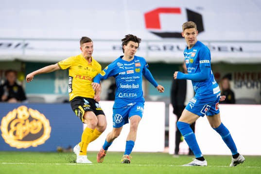 Elfsborgs Simon Olsson och Mjällbys Jesper Gustavsson
