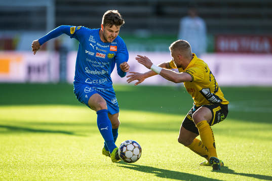 Mjällbys Joel Nilsson och Elfsborgs Simon Strand