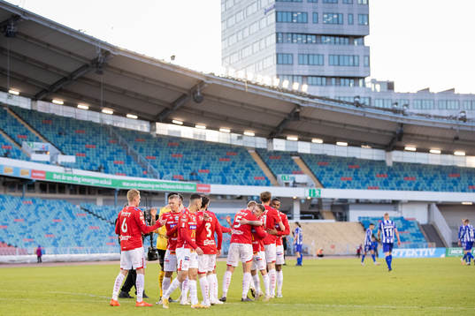 Degerfors spelare jublar