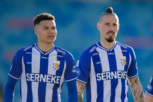 IFK Göteborgs Alexander Jallow och Marek Hamsik  på line