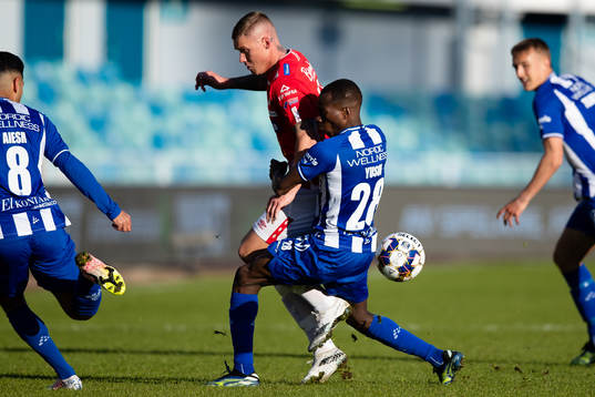 Degerfors Viktor Edvardsen och IFK Göteborgs Alhassan Yusuf