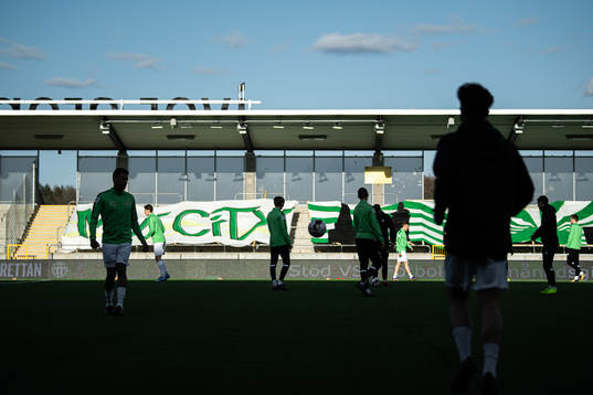 Västerås spelare värmer upp