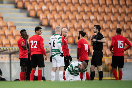 Vasalunds Mai Traore tilldelas ett rött kort