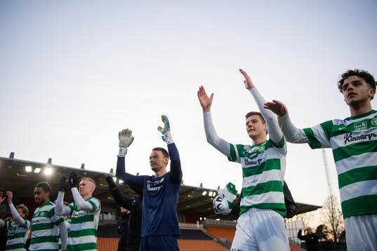 Västerås spelare jublar