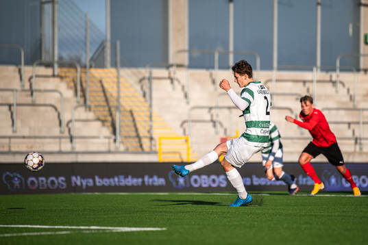 Västerås Gustaf Lagerbielke gör 2-0 på straff