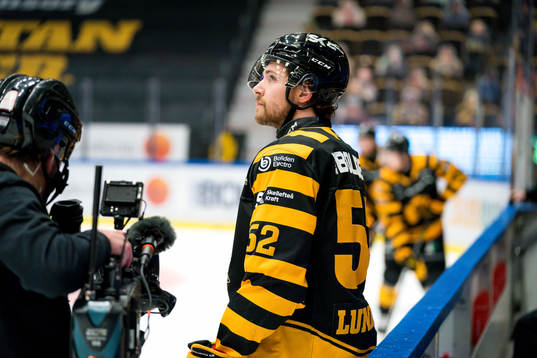 Skellefteås Arvid Lundberg blir filmad av Cmore