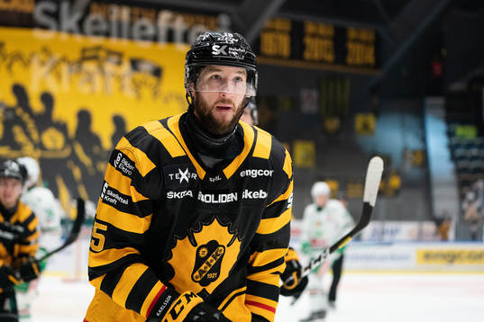 Skellefteås Melker Karlsson jublar