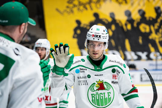Rögles Adam Tambellini jublar
