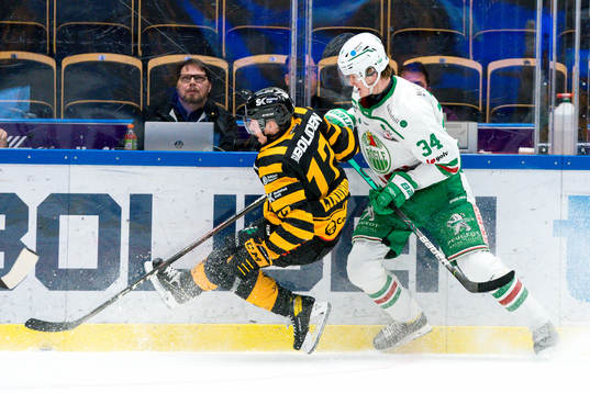 Skellefteås Pär Lindholm och Rögles Adam Edström