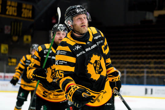 Skellefteås Oscar Möller jublar