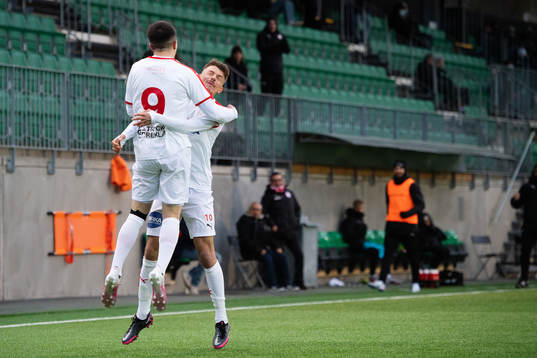 Assyriskas Antonio Yakoub och Gino Berg jublar