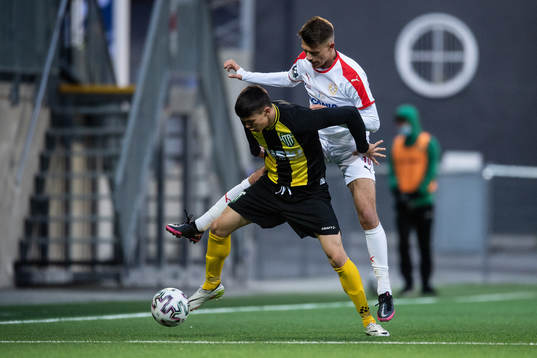 Hammarby TFFs William Weidersjö och Assyriskas Gino Berg