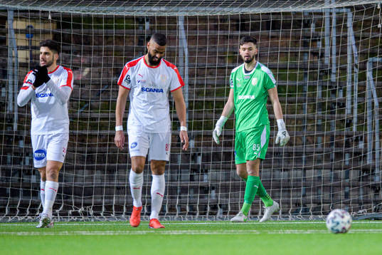 Assyriskas målvakt Nahir Saliba deppar