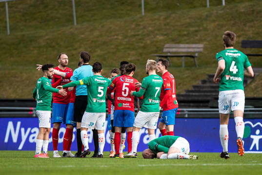 Jönköpings Perparim Beqaj har ont medan Helsingborgs