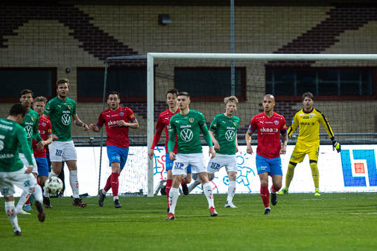 Spel framför Helsingborgs målvakt Kalle Joelsson