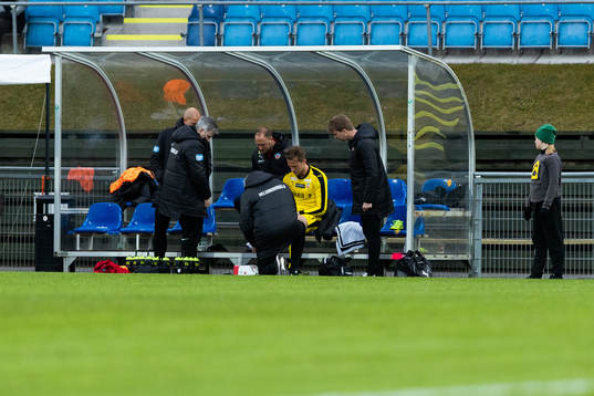 Helsingborgs målvakt Anders Lindegaard på avbytarbänken